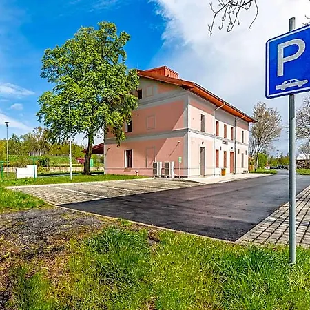 Hotel Nadrazi 3*